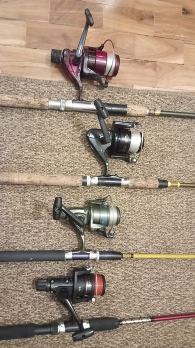 Canas e carretos de pesca