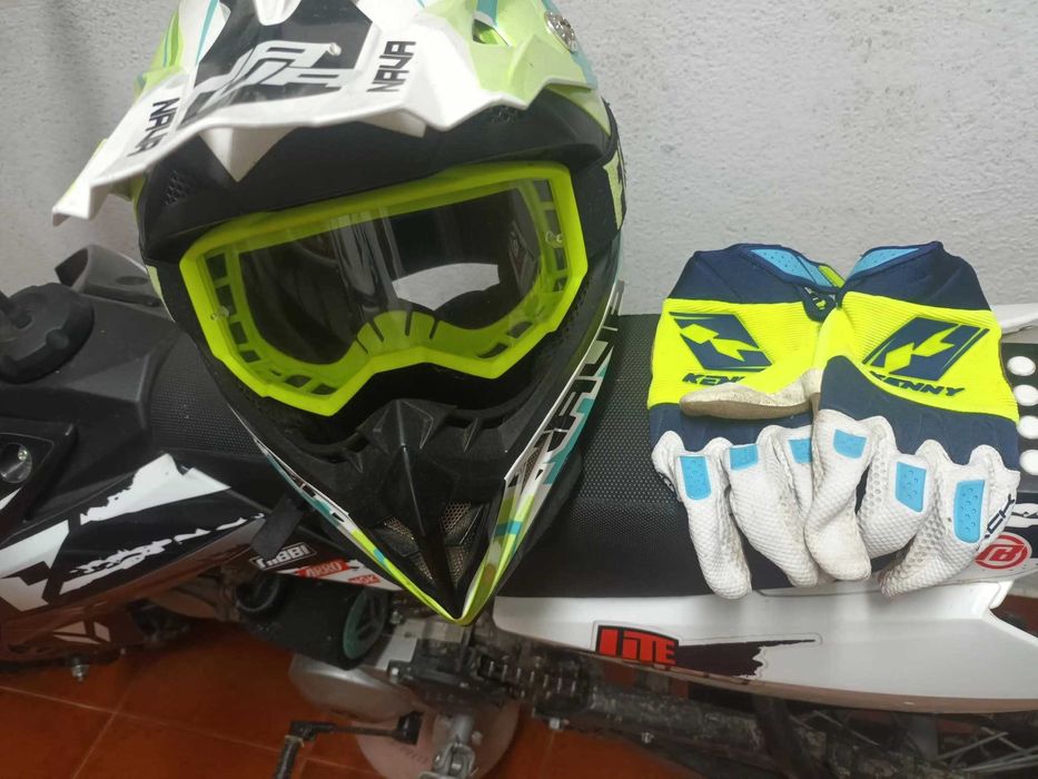 Pit bike 125cc ,capacete, oculos e luvas