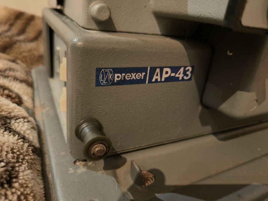 Sprzedam zabytkowy projektor filmowy