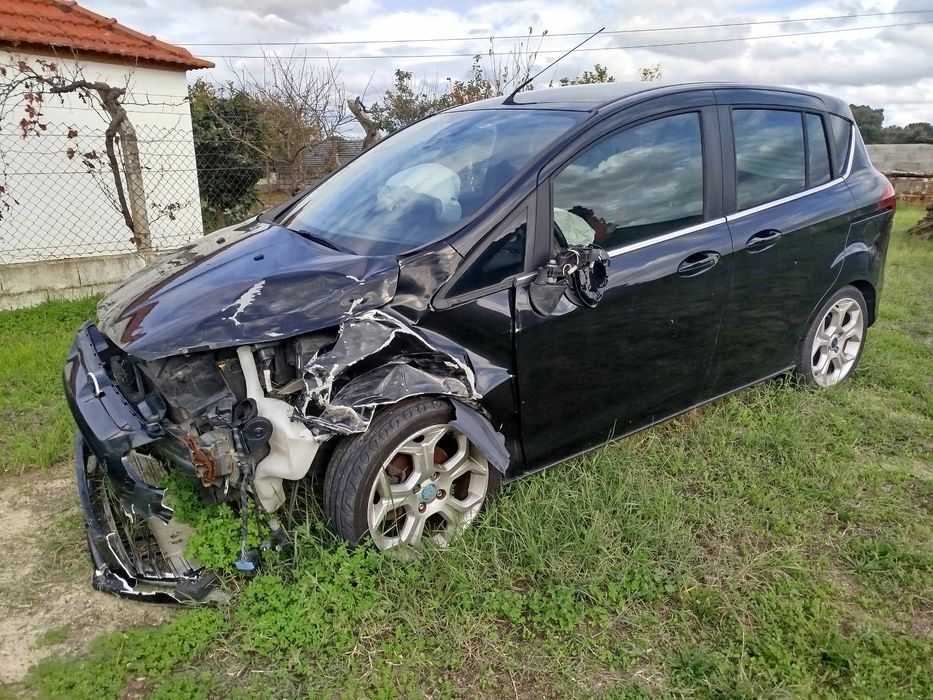Ford B-max acidentada