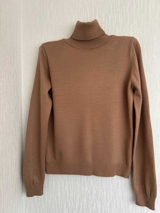 Светр, гольф беж. кольору