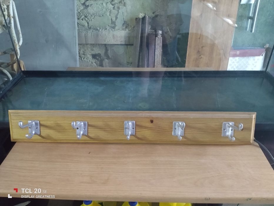 Cabide de Parede com Cinco Ganchos - 15€