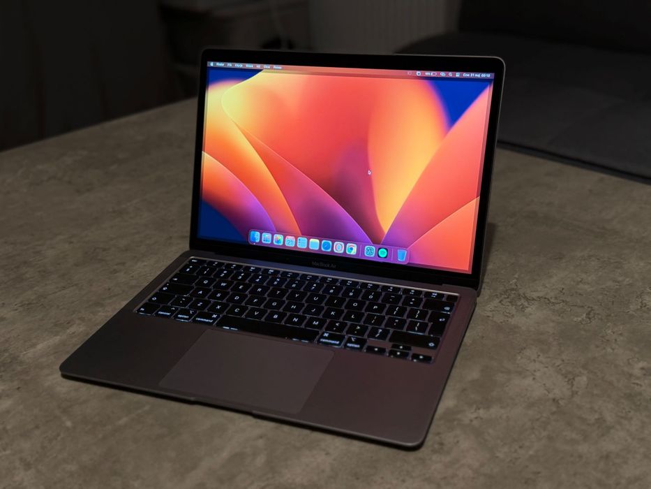 MacBook Air 13” 2020 i5 / 8GB / 512GB + pokrowiec Thule / stan bardzo dobry
