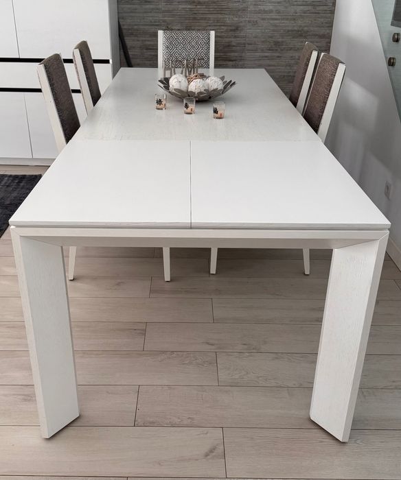 Conjunto sala de jantar (mesa e cadeiras)