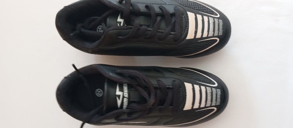 Chuteiras de criança de futebol