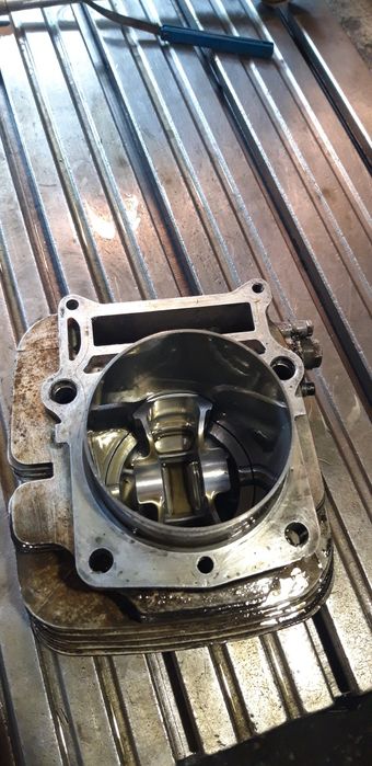 Розточка з хонінгуванням циліндрів всіх видів.