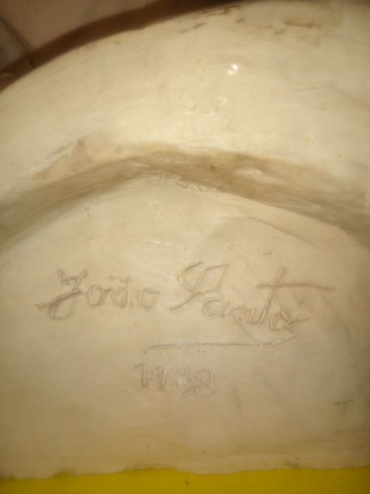 Grande busto em cerâmica- Padre Miguel de João Santos- 1988