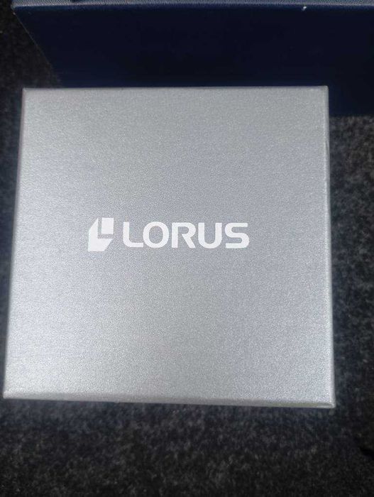 à venda:
relógio muito bonito da marca Lorus.
