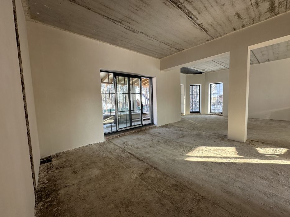 Продаж будинку в Стоянці, 245 м2 з гаражем та соснами на ділянці