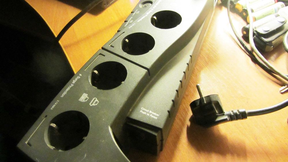 бесперебойник ИБП для дома инвертор надежный хорошего качества APC 325