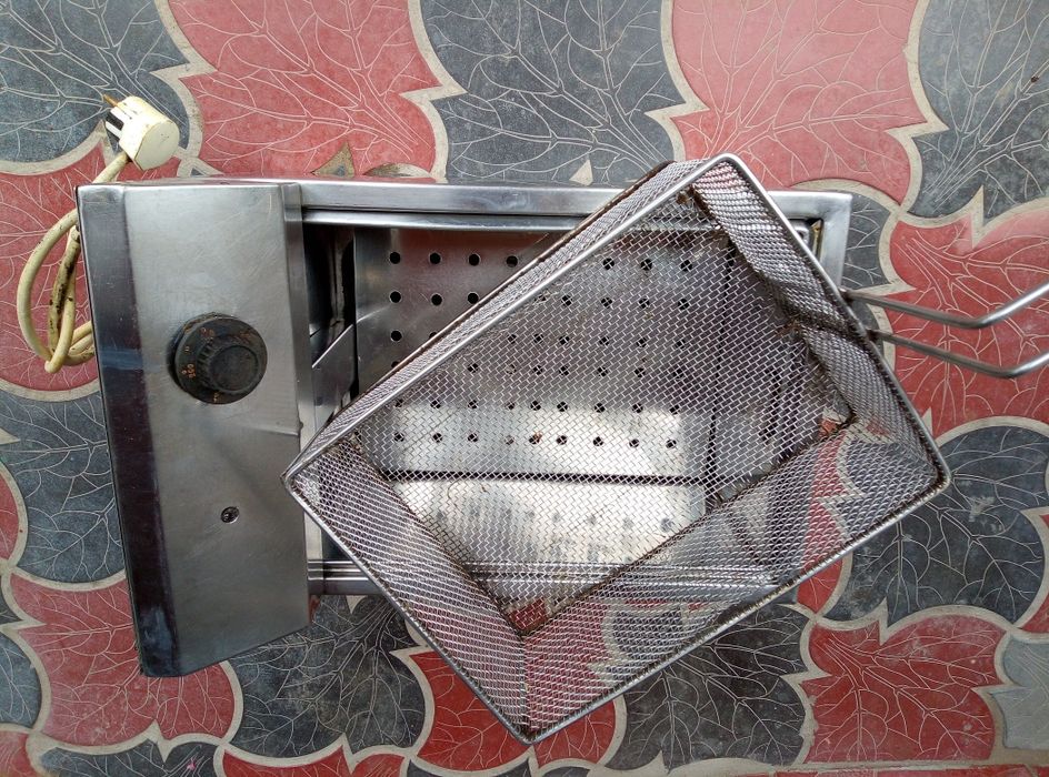 Продаю Фритюрницю.