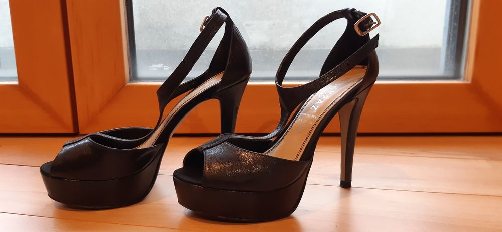 Sapato/Sandália de salto alto preto