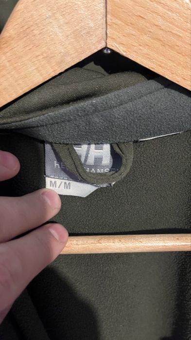 Kurtka Helly Hansen, softshell z polarową podszewką w kołnierzu, rozmiar M, kolor khaki/oliwkowy