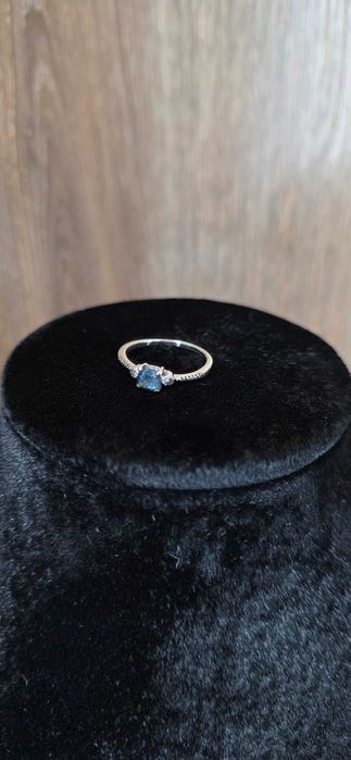 Wyrób Jubilerski Używany Pierścionek Białe Złoto Błękitny Kamień