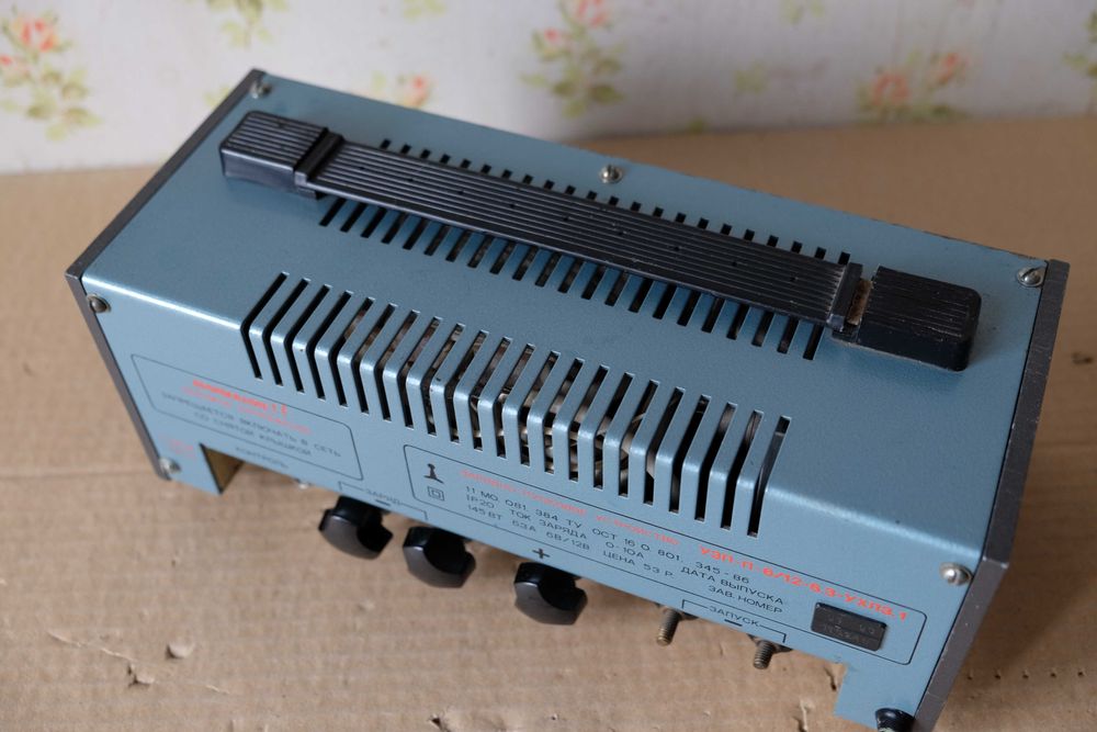 Зарядно-пусковое устройство Электроника ЗП-01.