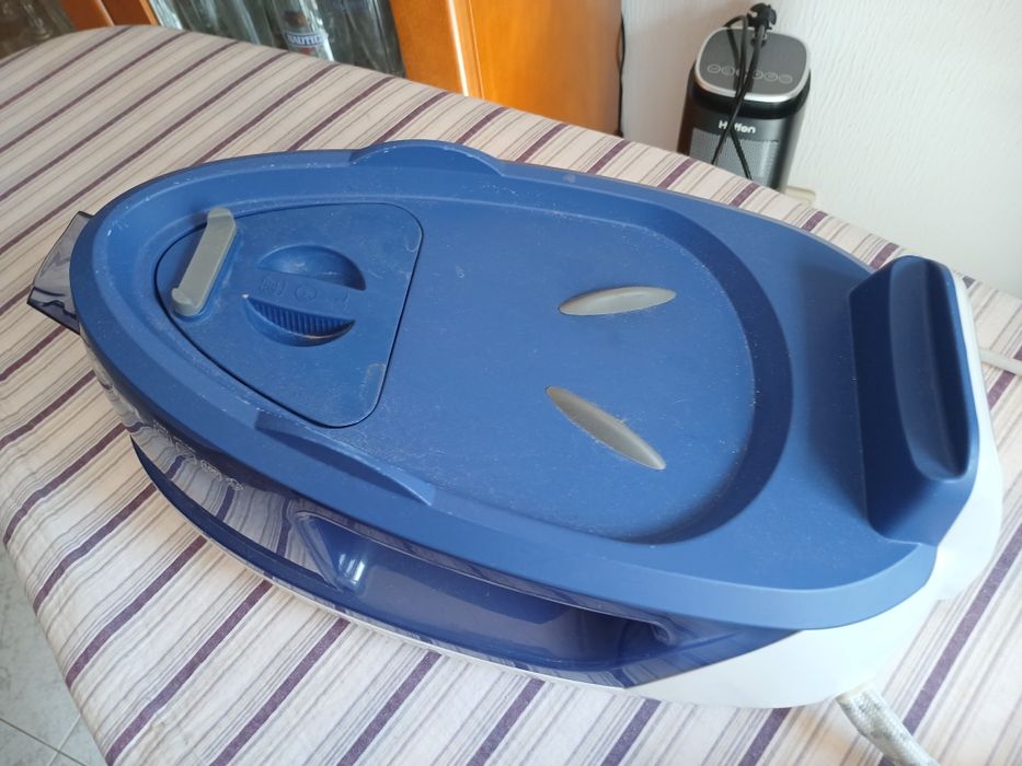 Ferro com caldeira marca Tefal