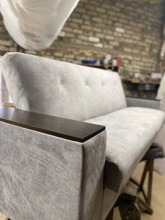 Продам диван свіжоперетягнутий