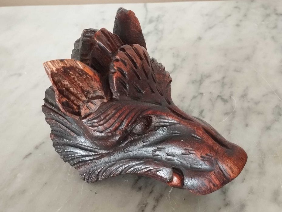 Cabeças de Animais em Madeira Esculpida