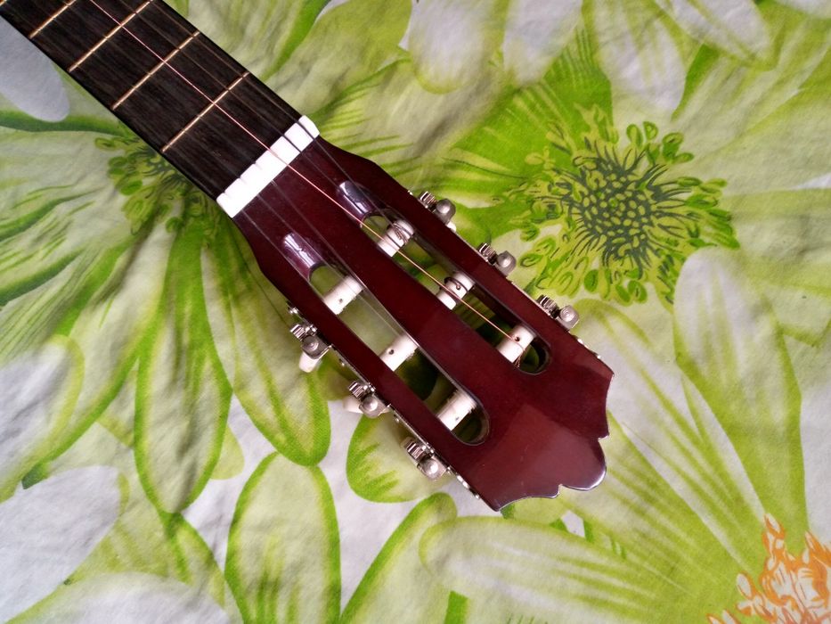 Продам гітару акустичну