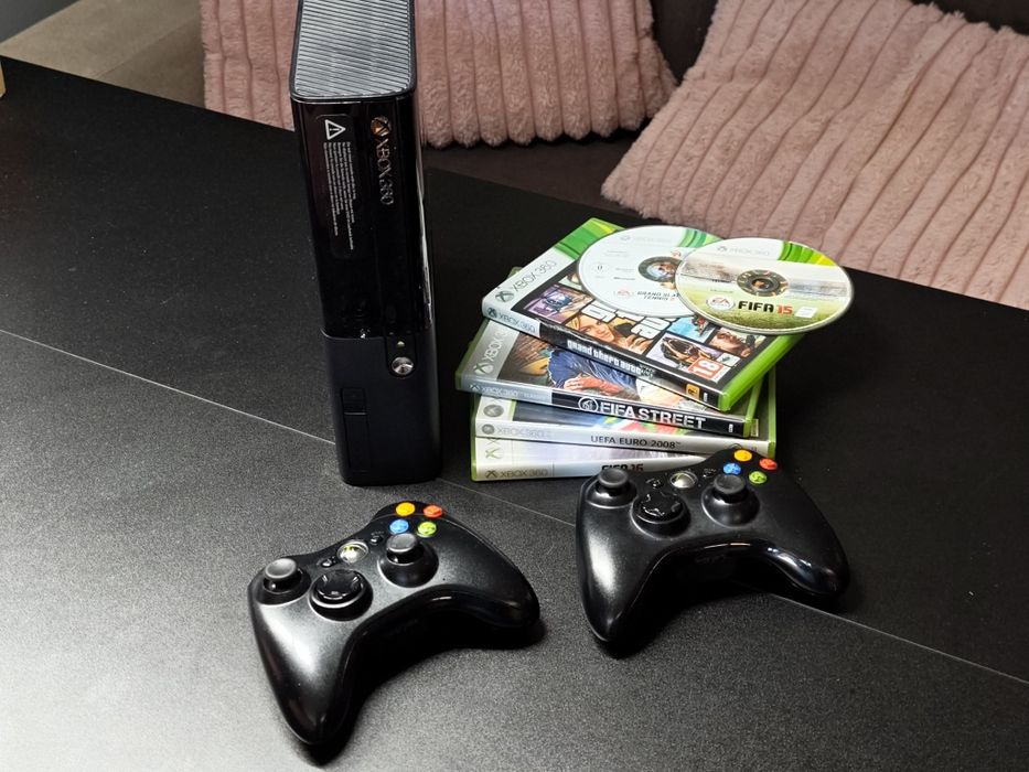 Konsola Xbox 360 500GB + 2 pady i 6 gier