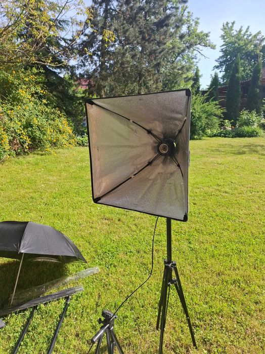Zestaw oświetlenia studyjnego softboxy żarówki statywy
