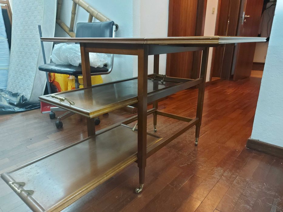 Carrinho chá em madeira com 2 abas e rodas