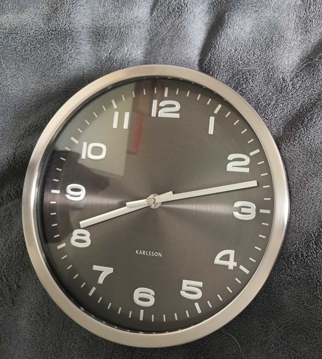 Zegar Karlsson Present Time 25cm