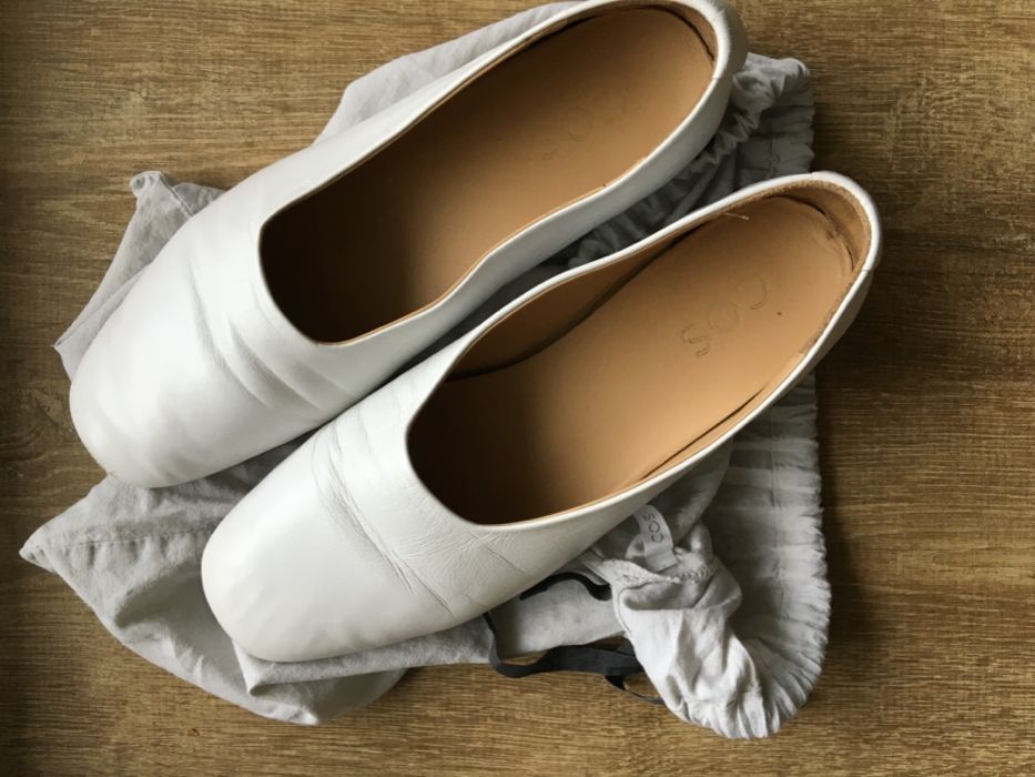 Białe skórzane Baleriny Off-White 37 COS Jak Kikar Bałagan