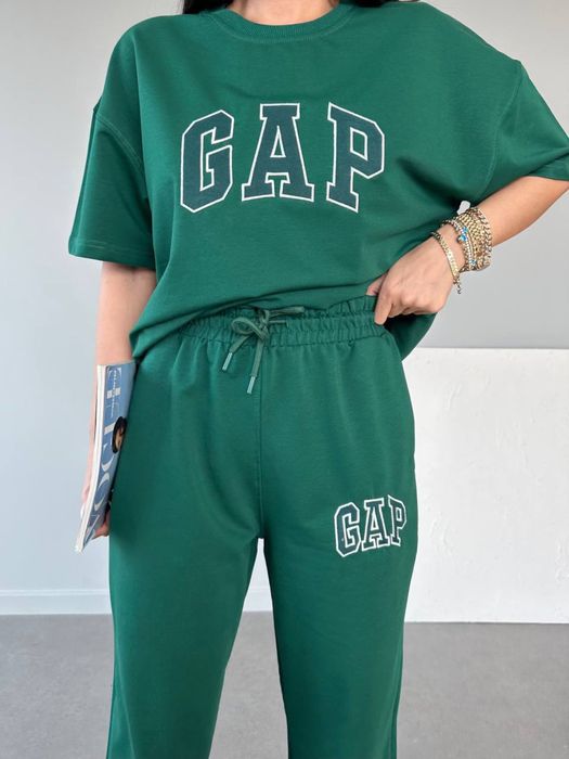 Жіночий костюм GAP