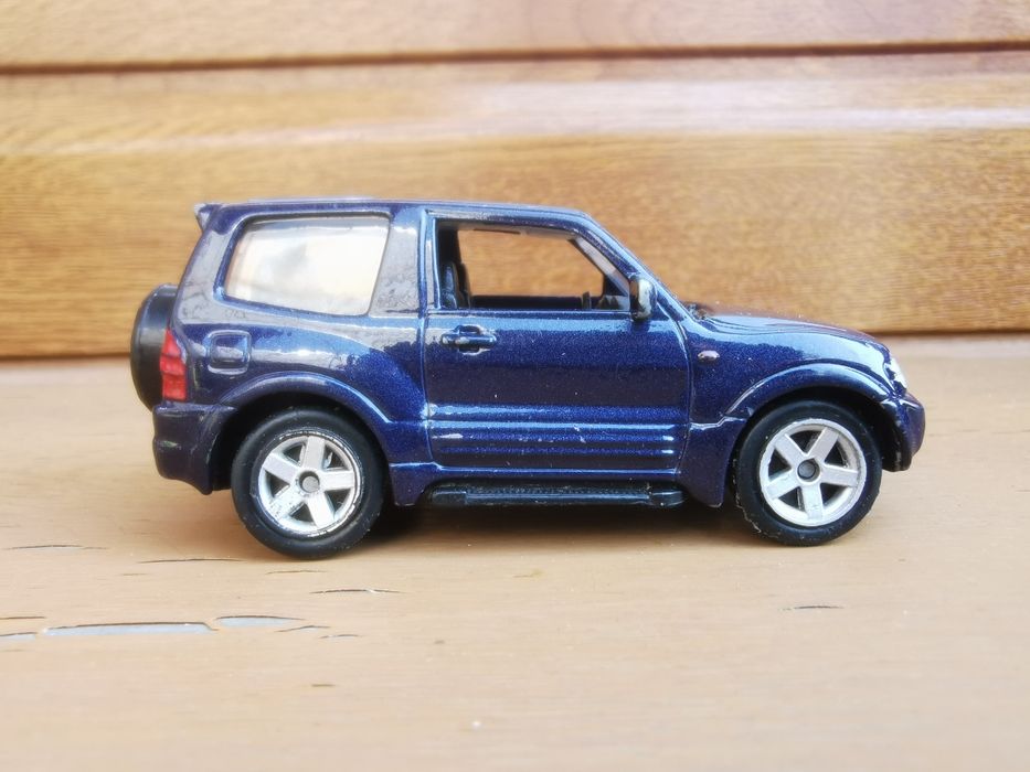 Welly Resorak Mitsubishi Pajero