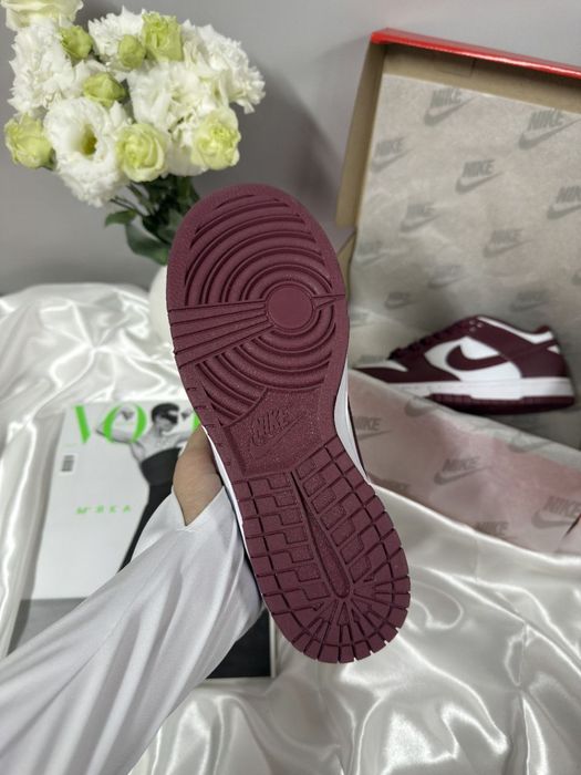Стильні кросівки Nike Dunk Low Bordo White