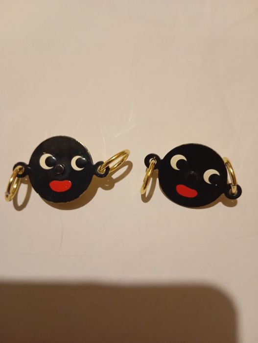 Значки 44 штуки одним лотом есть несколько переливных