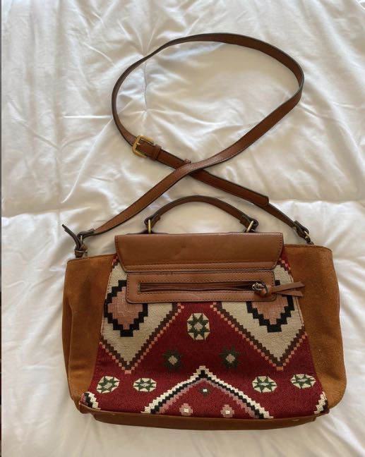 Mala tiracolo, Parfois