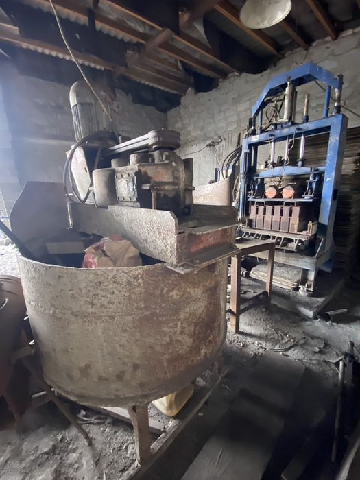 Продам шлакоблочний вібропрес