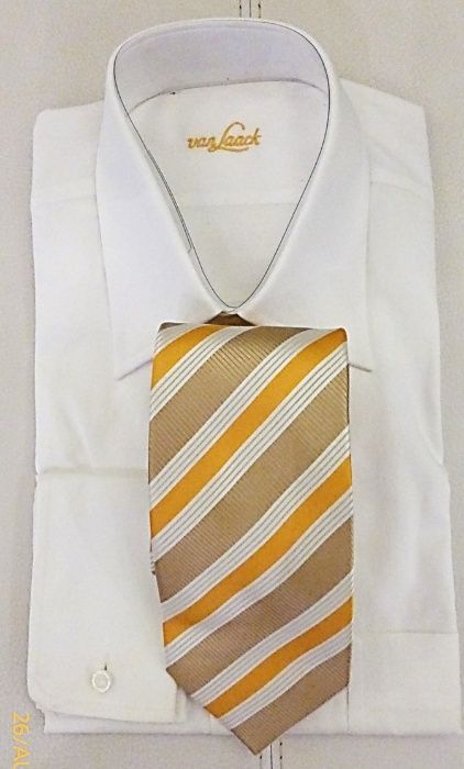 Gravatas de seda novas Preço é para UMA gravata
