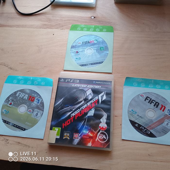 PS3 NFS Hot Pursuit + 3 x FIFA