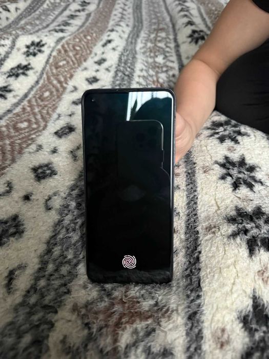 Продам телефон Realme 8