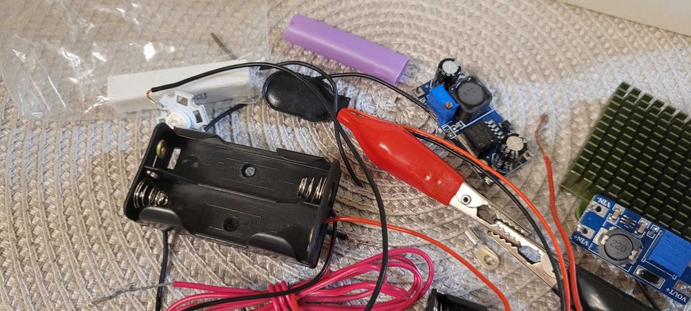 Elektronika - zestaw różnych rzeczy