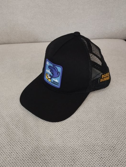 Trzy nowe czapki z daszkiem