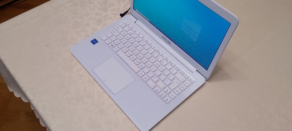 Laptop Asus E402S SSD Win10 gwarancja.
