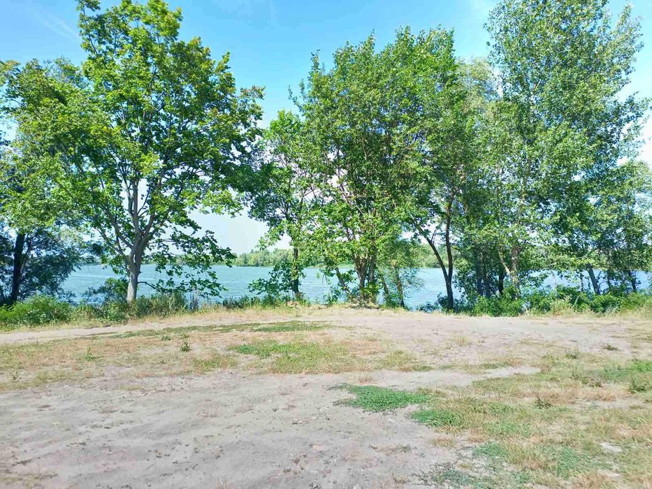 Продаж ділянки під забудову перша лінія від водойми на Троєщині без%