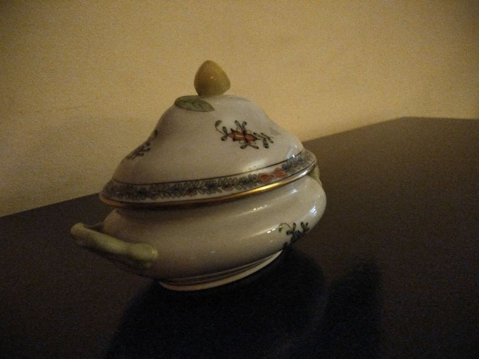 Terrina porcelana pintada á mão