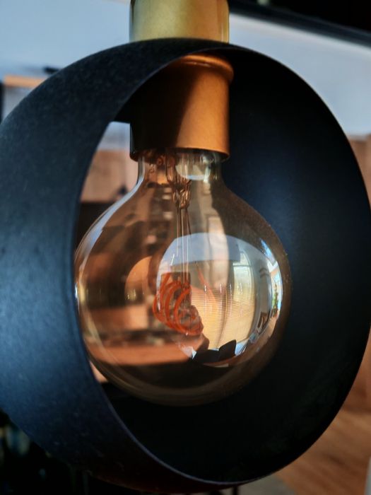 Lampa loftowa z żarówkami