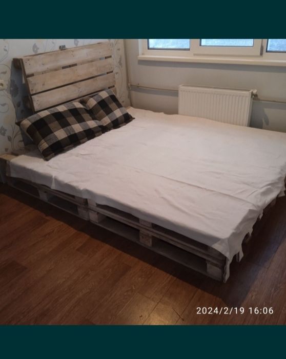 Баня в Чугуеве около реки.