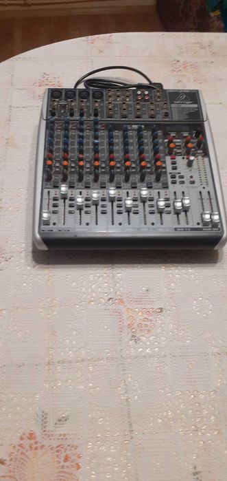 Behringer XENYX QX1622USB mikser audio z procesorem efektów i USB