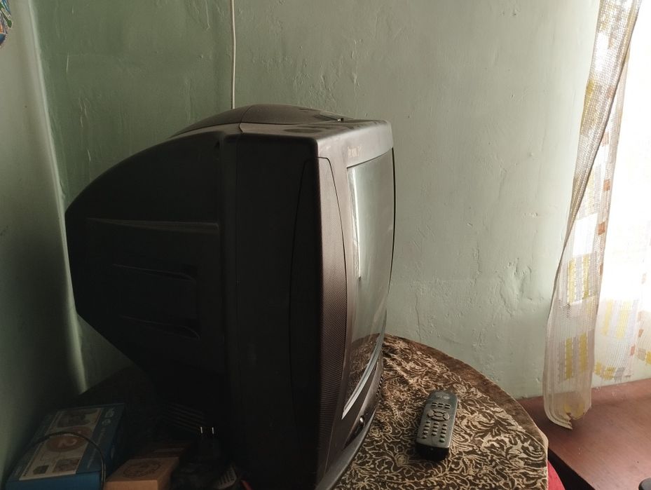 Телевизор LG в хорошем состоянии