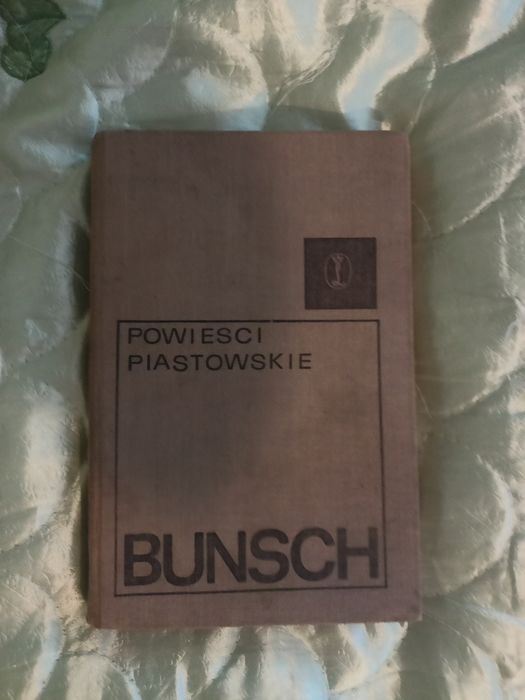 Powieści piastowskie