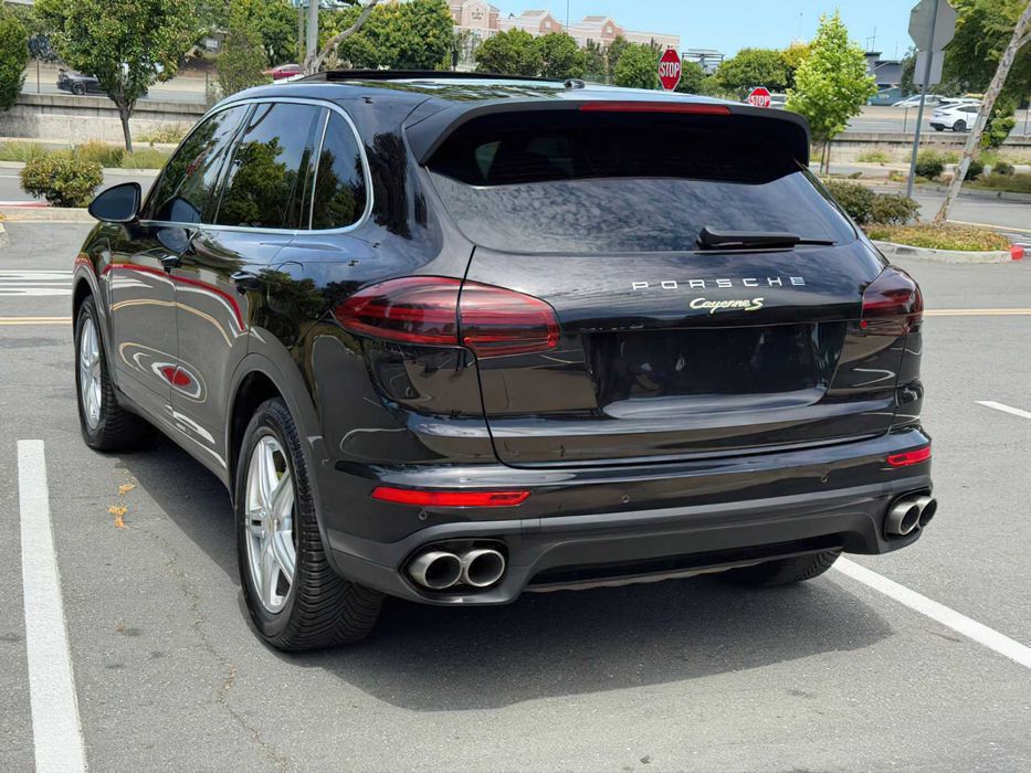 Porsche Cayenne Hybrid      2016