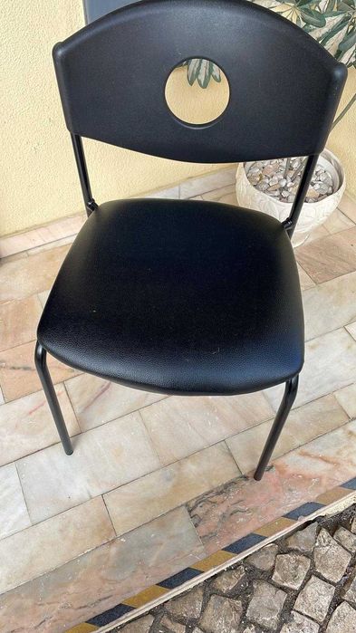 Cadeira e Candeeiro ikea para secretaria