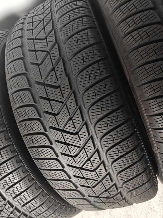 R20 235 55 шини зимові 22р Pirelli Scorpion Winter